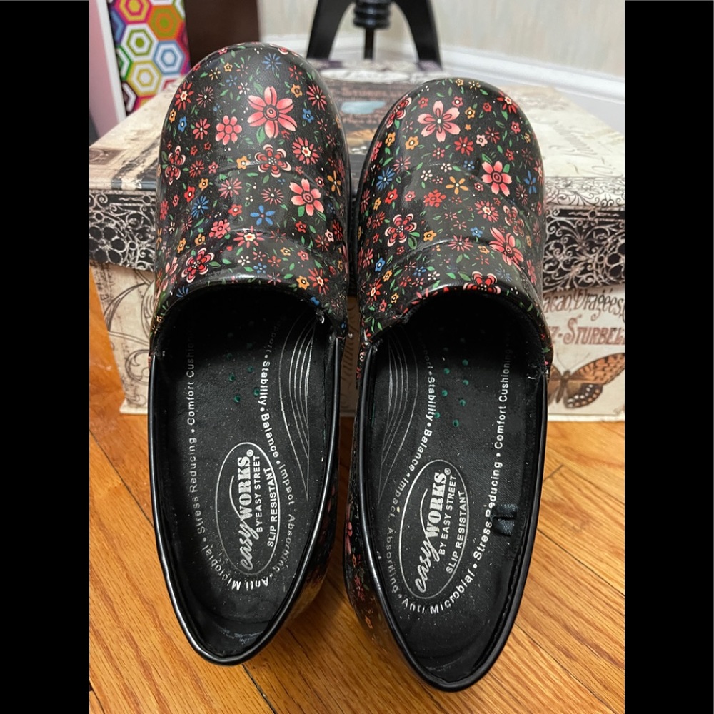 Easy works by easy street patent  leather flower shoes